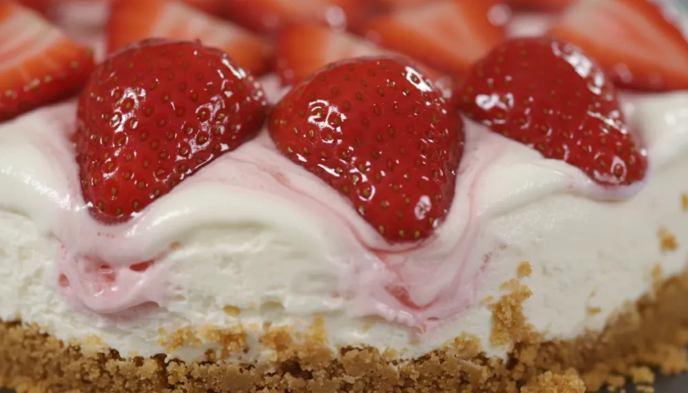 No-Bake Strawberry Cheesecake, Easy & No Oven Needed 3 No Bake Strawberry Cheesecake — Easy No Oven Needed 2